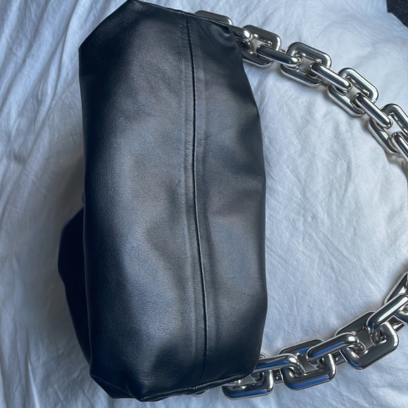 Bottega Veneta The Chain Pouch Leather Shoulder Bag - Picture 12 of 12
